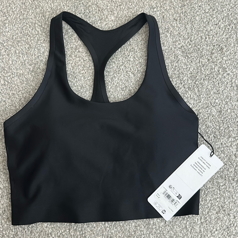 Brand new alo yoga Airlift Super Sleek Bra Tank in size M